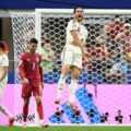 Mikel Merino merayakan golnya ke gawang Portugal. Spanyol melaju ke 8 besar dan akan berhadapan dengan Belgia.(HO/via Reuters)