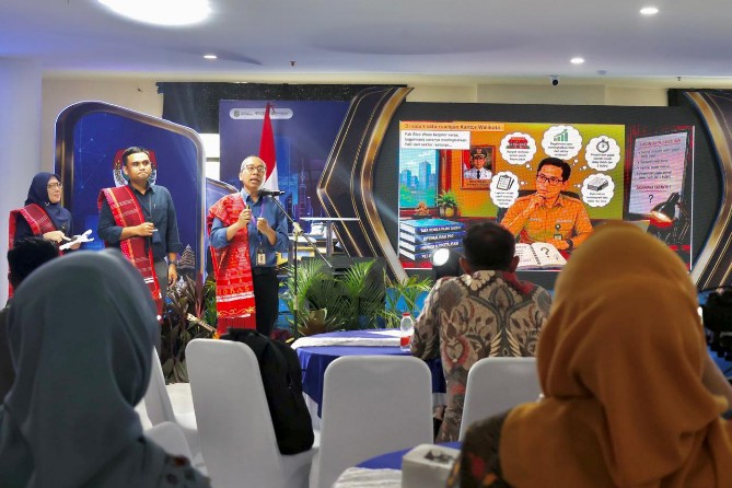 Badan Pendapatan Daerah (Bapenda) Kota Medan memperkenalkan inovasi digital terbaru bernama QRESTO (Quick Response Electronic Splitting System for Tax Optimization) dalam Forum Bisnis dan Investasi yang menjadi bagian dari Rapat Kerja Nasional (Rakornas) XVIII Asosiasi Pemerintah Kota Seluruh Indonesia (APEKSI), di Mall Pelayanan Publik Kota Medan, Rabu (1/7/2026).