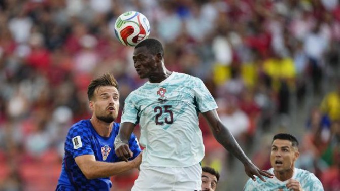 Portugal memastikan tiket ke babak 16 besar Piala Dunia 2026 setelah menundukkan Kroasia dengan skor 2-1 dalam laga babak 32 besar yang berlangsung dramatis di Stadion Toronto, Jumat (3/7/2026) pagi WIB