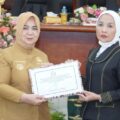 (Plt) Bupati Langkat Tiorita Br. Surbakti dan Ketua DPRD Langkat Sribana Perangin-angin 