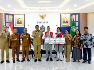 Gubernur Sumatera Utara (Sumut) Muhammad Bobby Afif Nasution memberikan semangat dan dukungan kepada dua putra-putri terbaik Sumut yang terpilih sebagai Calon Pasukan Pengibar Bendera Pusaka (Paskibraka) Tingkat Nasional Tahun 2026.