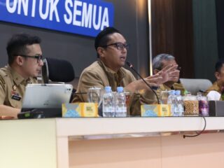 Wali Kota Medan Rico Tri Putra Bayu Waas menginstruksikan seluruh jajaran Pemerintah Kota (Pemko) Medan untuk mengoptimalkan Pendapatan Asli Daerah (PAD) dan mempercepat digitalisasi sistem perpajakan guna memperkuat kemandirian fiskal daerah.