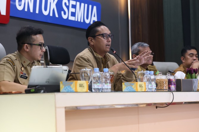Wali Kota Medan Rico Tri Putra Bayu Waas menginstruksikan seluruh jajaran Pemerintah Kota (Pemko) Medan untuk mengoptimalkan Pendapatan Asli Daerah (PAD) dan mempercepat digitalisasi sistem perpajakan guna memperkuat kemandirian fiskal daerah.