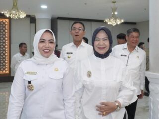 Plt Bupati Langkat Tiorita Br Surbakti bersama kepala daerah lainnya di Sumut saat mengikuti Rapat Koordinasi Monitoring dan Asistensi Penggunaan Dana TKD Tambahan di Aula Raja Inal Siregar, Kantor Gubernur Sumatera Utara, Medan, Selasa (14/7/2026). Foto: Arsip Dinas Kominfo Langkat