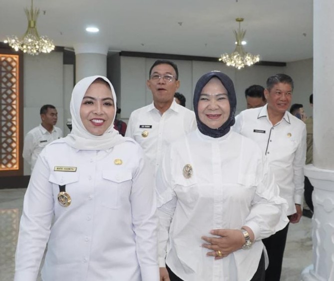 Plt Bupati Langkat Tiorita Br Surbakti bersama kepala daerah lainnya di Sumut saat mengikuti Rapat Koordinasi Monitoring dan Asistensi Penggunaan Dana TKD Tambahan di Aula Raja Inal Siregar, Kantor Gubernur Sumatera Utara, Medan, Selasa (14/7/2026). Foto: Arsip Dinas Kominfo Langkat