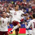 Pemain Timnas Spanyol M Oyarzabal melakukan selebrasi usai mencetak gol ke gawang Prancis dari titik penalti dalam laga semifinal Piala Dunia 2026 yang berlangsung di Stadion Dallas, Arlington. Rabu (15/7/2026). Dalam laga itu Spanyol menang 2-0 dan melaju ke final. Foto: IST