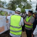 Gubernur Sumut Bobby Afif Nasution saat meninjau lokasi baru gedung SMK Negeri 1 Gido, Nias, Sumatera Utara, Rabu (15/7/2026). Foto; Reza Sahab/kaldera.id