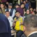 Gubernur Sumut Bobby Afif Nasution saat berdialog dengan warga Gunung Sitoli. Foto: Reza Sahab/kaldera.id