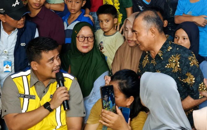 Gubernur Sumatera Utara Bobby Afif Nasution merespons langsung aspirasi warga terkait pembangunan Masjid Al Ihsan di Desa Mo'awo, Kecamatan Gunungsitoli, Kota Gunungsitoli, saat berdialog dengan masyarakat dalam agenda kunjungan kerja di Kepulauan Nias, Rabu (15/7/2026) malam.