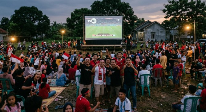 Kamar Dagang dan Industri (Kadin) Indonesia mencatat penyelenggaraan Piala Dunia 2026 mendorong perputaran ekonomi langsung dan tidak langsung di Indonesia mencapai lebih dari Rp5,03 triliun.