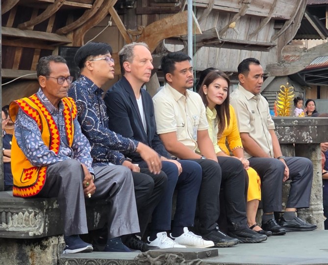 Gubernur Sumatera Utara Bobby Afif Nasution bersama Duta Besar Prancis untuk Indonesia dan Timor Leste, Fabien Penone melakukan kunjungan ke Nias Selatan. Jumat (17/7/2026).