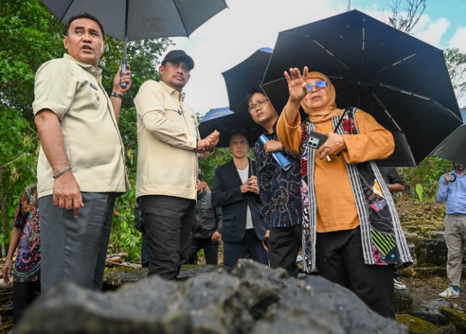 Gubernur Sumatera Utara Muhammad Bobby Afif Nasution berkomitmen merevitalisasi Situs Megalitik Tetegewo di Desa Hilisao'ötö, Kecamatan Siduaori, Kabupaten Nias Selatan.