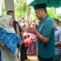 Gubernur Sumatera Utara Muhammad Bobby Afif Nasution menawarkan bantuan pendidikan dan pekerjaan kepada anak seorang nelayan yang baru saja kehilangan ayahnya di Kabupaten Nias Selatan.
