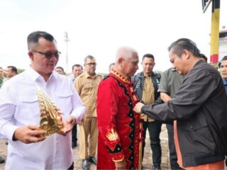Wagub Surya Lanjutkan Program Berkantor di Kepulauan Nias
