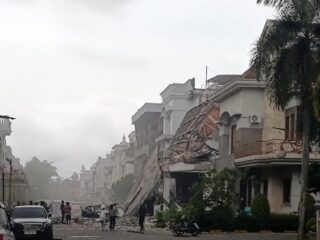 Wali Kota Medan Tinjau Ledakan Rumah di Grand Polonia, Dua Korban Masih Dicari