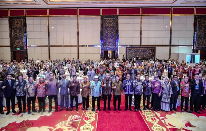Penjabat Sekretaris Daerah Provinsi Sumatera Utara Sulaiman Harahap saat membuka Sumatra Investment Day (SID) 2026 di Ballroom Hotel Adimulia Medan, Kamis (23/7/2026).