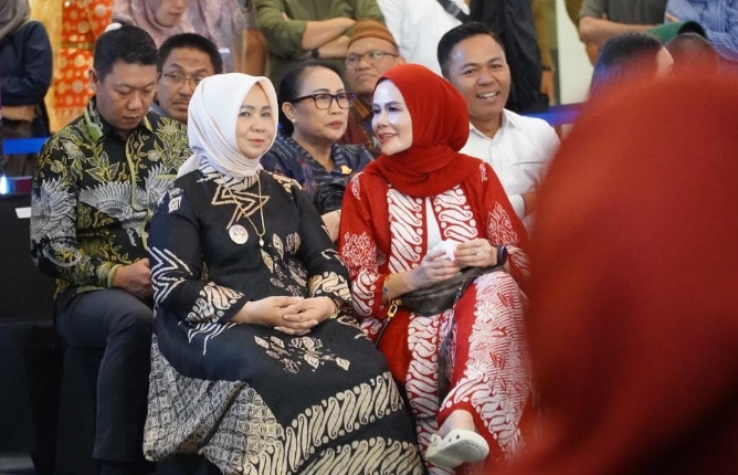 Plt Bupati Langkat Tiorita Br Surbakti menegaskan komitmen Pemerintah Kabupaten Langkat untuk terus mendorong pelaku usaha mikro, kecil, dan menengah (UMKM) agar mampu meningkatkan daya saing dan memperluas pasar hingga tingkat nasional maupun internasional.