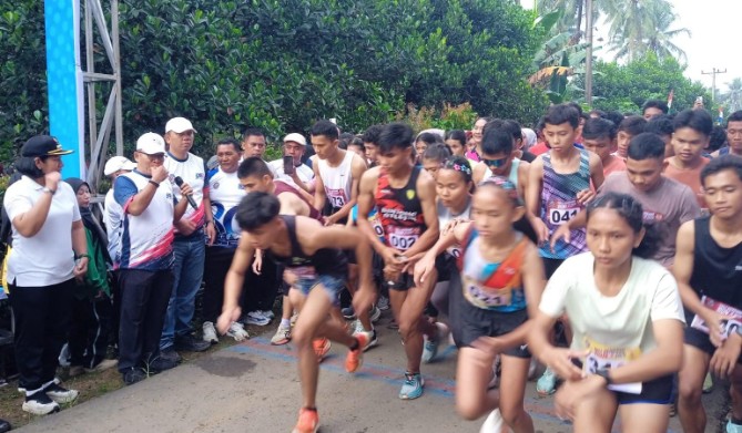 Sebanyak 1.726 pelari ambil bagian dalam Deli Serdang Run 2026 yang digelar di Desa Namo Tualang, Kecamatan Biru-Biru, Minggu (26/7/2026).