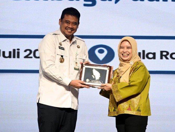 Gubernur Sumatera Utara (Sumut) Muhammad Bobby Afif Nasution meminta seluruh organisasi perangkat daerah (OPD) menjadikan entry meeting Ombudsman RI 2026 sebagai instrumen evaluasi untuk meningkatkan kualitas pelayanan publik kepada masyarakat.