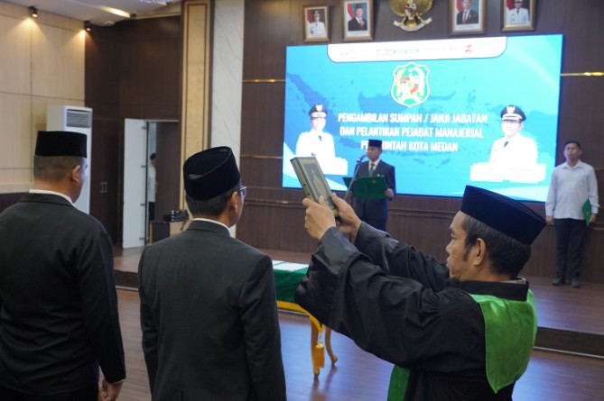 Pemerintah Kota Medan melantik 22 pejabat manajerial untuk memperkuat kinerja organisasi dan mendorong peningkatan kualitas pelayanan publik kepada masyarakat. Pelantikan yang berlangsung di Balai Kota Medan, Rabu (29/7/2026)