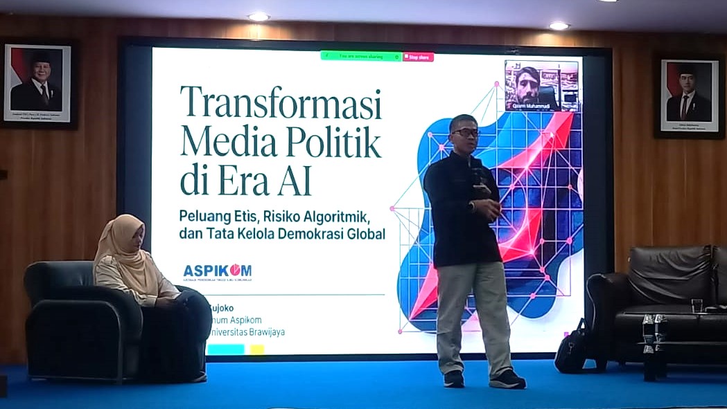 Ketum PP ASPIKOM, Prof. Anang Sujoko, saat memberikan paparannya dalam seminar internasional yang digelar ASPIKOM Korwil Sumut, Senin (20/7/2026)