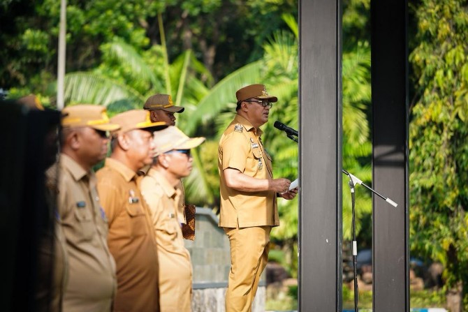 Bupati Deli Serdang, dr H Asri Ludin Tambunan