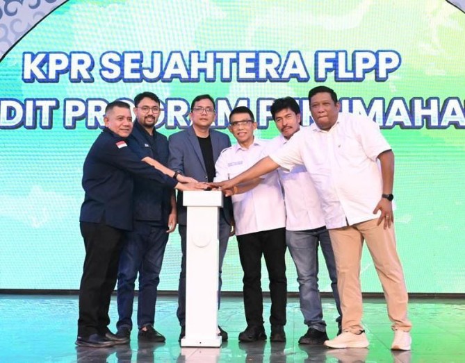 PT Bank Sumut menyalurkan pembiayaan Kredit Pemilikan Rumah (KPR) Sejahtera Fasilitas Likuiditas Pembiayaan Perumahan (FLPP) senilai Rp10,7 miliar kepada 67 debitur dalam akad massal yang digelar di Pekan Raya Sumatera Utara (PRSU), Medan, Sabtu (1/8/2026).