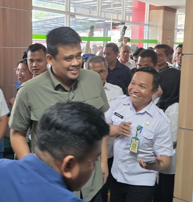 Gubsu Bobby Afif Nasution saat meninjau RSUD Thomsen, Gunung Sitoli, Rabu (5/8/2026). Foto: Reza Sahab/kaldera.id