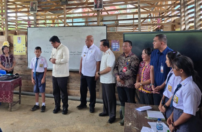 Gubernur Sumatera Utara Muhammad Bobby Afif Nasution meninjau langsung sekolah yang berada di Jalan Hilimbowo, Desa Tetehosi Maziaya, Kecamatan Sitolu Ori, Kamis (6/8/2026).