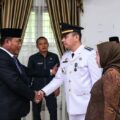 Wakil Bupati Deli Serdang, Lom Lom Suwondo SS, melantik dan mengambil sumpah/janji 25 pejabat administrator, pengawas, dan fungsional di Aula Cendana, Kantor Bupati Deli Serdang, Jumat (7/8/2026).
