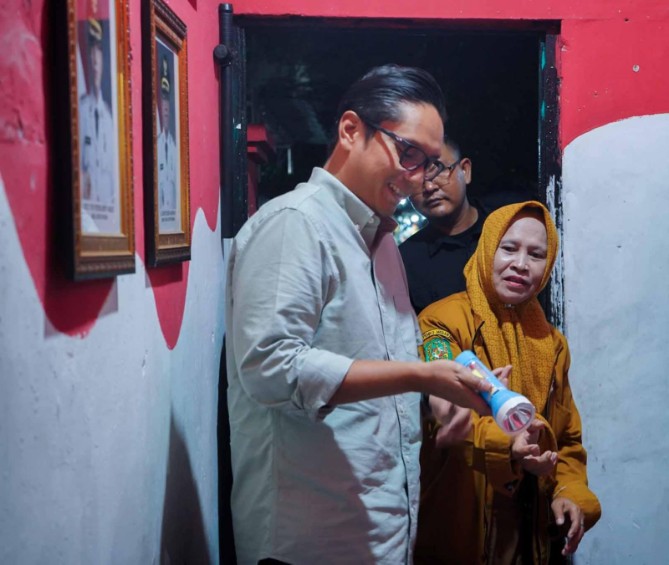 Kegiatan Sapa Warga yang digelar Wali Kota Medan Rico Tri Putra Bayu Waas di Jalan Durung, Kelurahan Sidorejo, Kecamatan Medan Tembung, Sabtu (8/8/2026) malam.