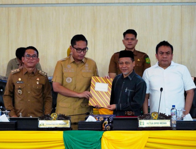 Wali Kota Medan Rico Tri Putra Bayu Waas mengusulkan pencabutan Peraturan Daerah (Perda) Nomor 2 Tahun 2013 tentang Lembaga Kemasyarakatan.
