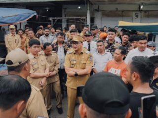 Bupati Asri Tinjau Pasar Tanjung Morawa, Relokasi Pedagang dari Jalan Perintis Mulai Dikaji