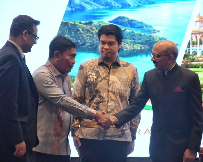 Wakil Bupati Deli Serdang, Lom Lom Suwondo dalam kegiatan Sumatera-India Tourism Promotion di Hotel Grand Mercure Medan, Senin (10/8/2026).
