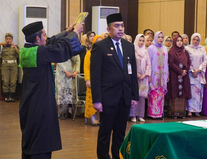 Pj Sekretaris Daerah Kota Medan Erfin Fahrurrazi saat dilantik
