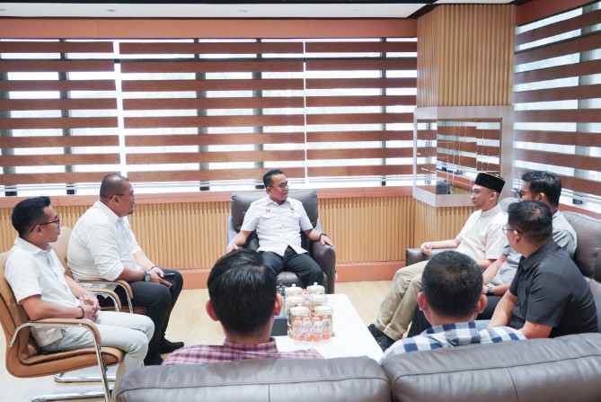 Wakil Wali Kota Medan Zakiyuddin Harahap menerima audiensi Sultan Deli ke-14, Sultan Mahmud Aria Lamantjiji Perkasa Alam Shah, di Balai Kota Medan, Rabu (12/8/2026).