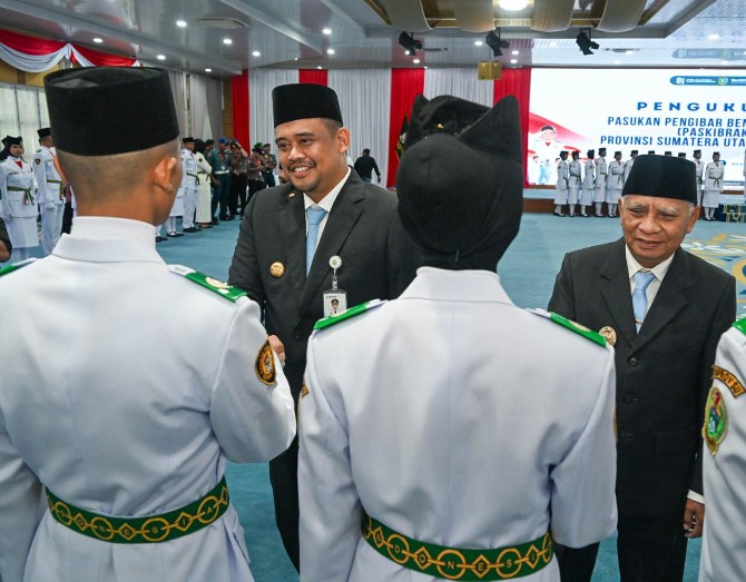 Gubernur Sumatera Utara (Sumut) Muhammad Bobby Afif Nasution mengukuhkan 74 anggota Pasukan Pengibar Bendera Pusaka (Paskibraka) Provinsi Sumut yang akan bertugas pada peringatan Hari Ulang Tahun (HUT) ke-81 Kemerdekaan Republik Indonesia.