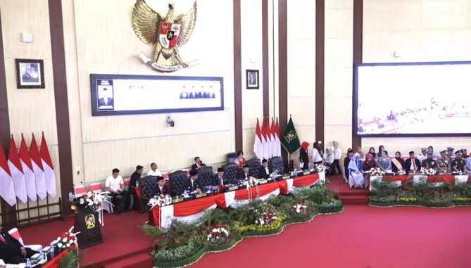Rapat paripurna DPRD Medan yang digelar untuk mengikuti siaran langsung Pidato Kenegaraan Presiden Republik Indonesia dalam Sidang Tahunan MPR RI serta Sidang Bersama DPR RI dan DPD RI di Gedung DPRD Medan, Jalan Kapten Maulana Lubis, Jumat (14/8/2026).
