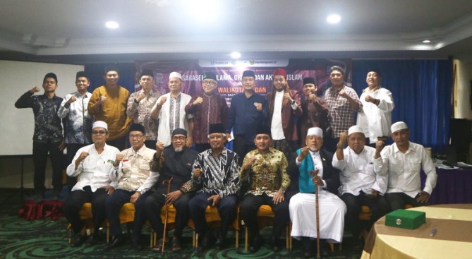 Sejumlah ulama, pimpinan organisasi kemasyarakatan (ormas) dan aktivis Islam di Kota Medan merumuskan sejumlah rekomendasi strategis untuk mendukung terwujudnya Kota Medan yang tertib, bersih, nyaman dan damai menuju visi “Medan untuk Semua.”