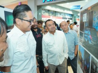 Rico Waas Apresiasi Pameran Foto “Prahara Pulau Emas”