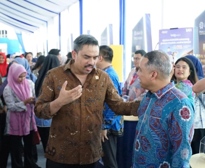 Dirut Bank Sumut Heru Mardiansyah bersama Menteri UMKM Maman Abdurahman. Foto: IST