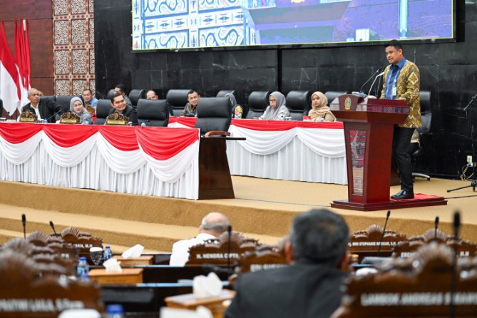 Gubernur Sumatera Utara Bobby Afif Nasution meminta seluruh organisasi perangkat daerah (OPD) mempercepat realisasi pembangunan fisik dan nonfisik menjelang akhir tahun anggaran 2026.