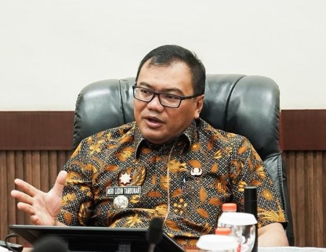 Bupati Deli Serdang Asri Ludin Tambunan
