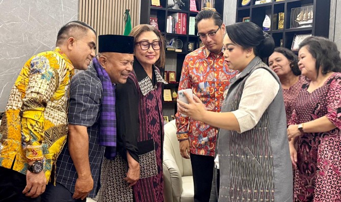 Wali Kota Medan Rico Tri Putra Bayu Waas mendukung penayangan film nasional "Djamin Setia Selamanya", yang mengangkat kisah perjuangan Pahlawan Nasional Letjen TNI (Purn) Djamin Ginting.