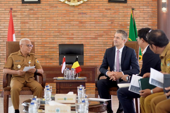 Duta Besar Belgia untuk Indonesia, Timor Leste dan ASEAN, David Jordens, saat bertemu Wakil Gubernur Sumut Surya di Kantor Gubernur Sumut, Jalan Diponegoro Nomor 30, Medan, Senin (24/8/2026).