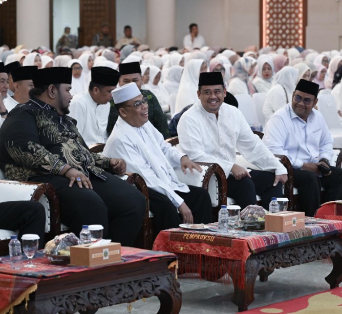 Gubsu Bobby Nasution saat menghadiri Peringatan Maulid Nabi Muhammad SAW 1448 H/2026 M di Aula Raja Inal Siregar, Kantor Gubernur Sumut, Jalan Diponegoro, Medan, Kamis (27/8/2026).