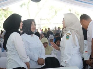 Pelaksana Tugas (Plt) Bupati Langkat Tiorita Br Surbakti mendukung percepatan sertifikasi halal bagi pelaku Usaha Mikro, Kecil, dan Menengah (UMKM) sebagai upaya meningkatkan daya saing produk dan mendorong pelaku usaha lokal naik kelas.