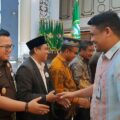 Gubernur Sumatera Utara Bobby Nasution usai menghadiri penandatanganan nota kesepahaman dan perjanjian kerja sama percepatan sertifikasi tanah wakaf di Aula Raja Inal Siregar, Kantor Gubernur Sumut, Kamis (27/8/2026).