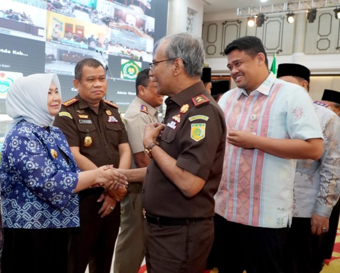 Penandatanganan Nota Kesepahaman (MoU) dan Perjanjian Kerja Sama tentang percepatan pendaftaran tanah wakaf di Aula Raja Inal Siregar, Kantor Gubernur Sumatera Utara, Kamis (27/8/2026).