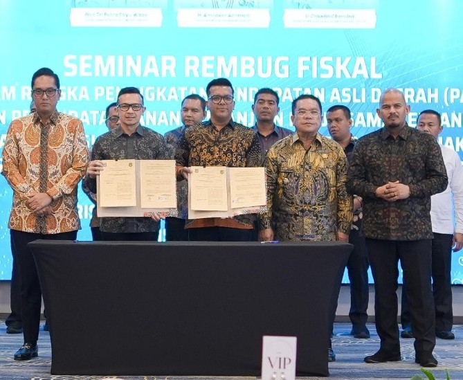 Rico Waas saat menghadiri Seminar Rembug Fiskal Komwil I APEKSI 2026 di Harris Hotel & Suites Nagoya Batam, Kamis (27/8/2026).